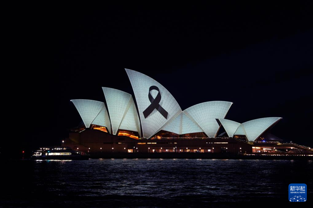 悉尼歌剧院亮灯致哀