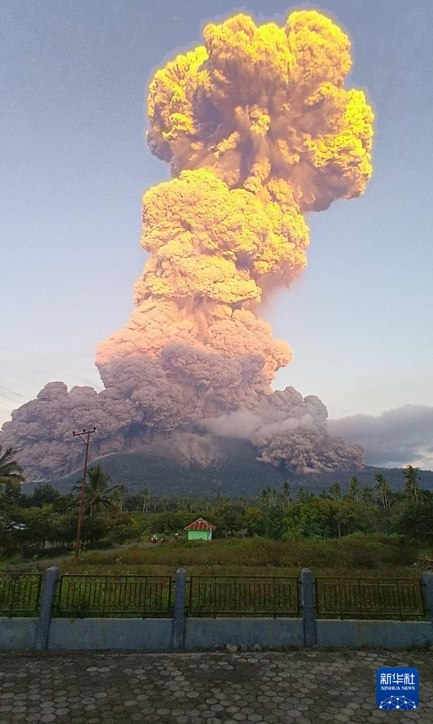 印尼一火山持续喷发 部分往返巴厘岛航班取消