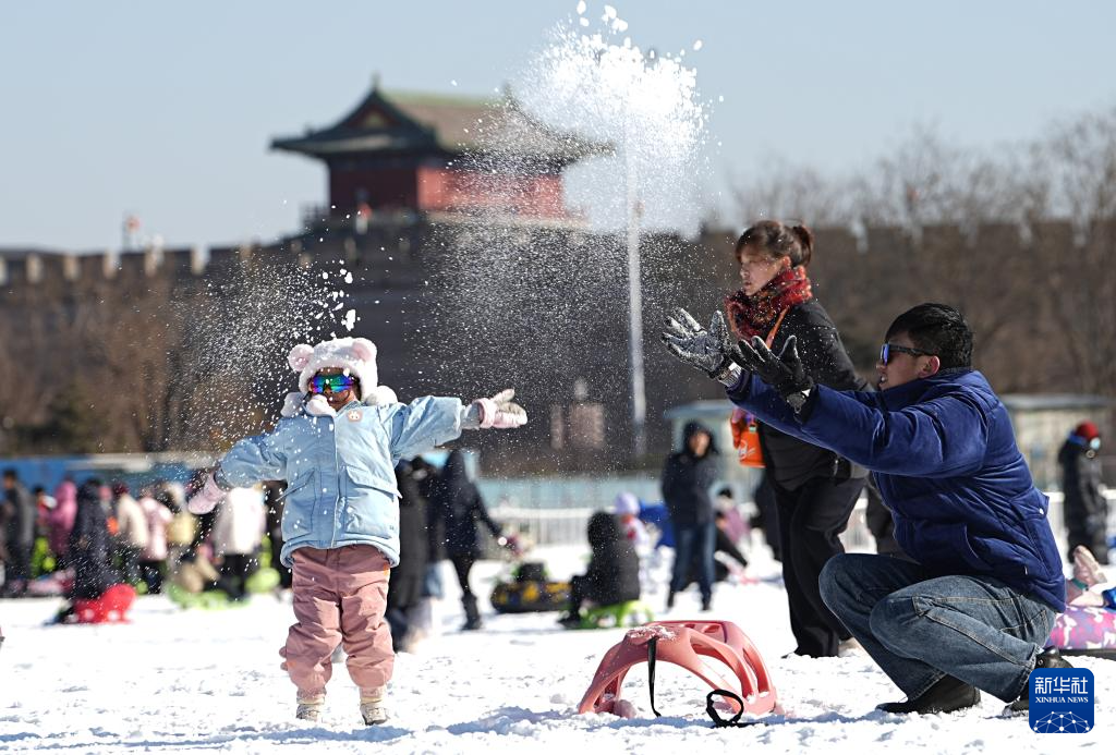 河北石家庄：冰雪经济热